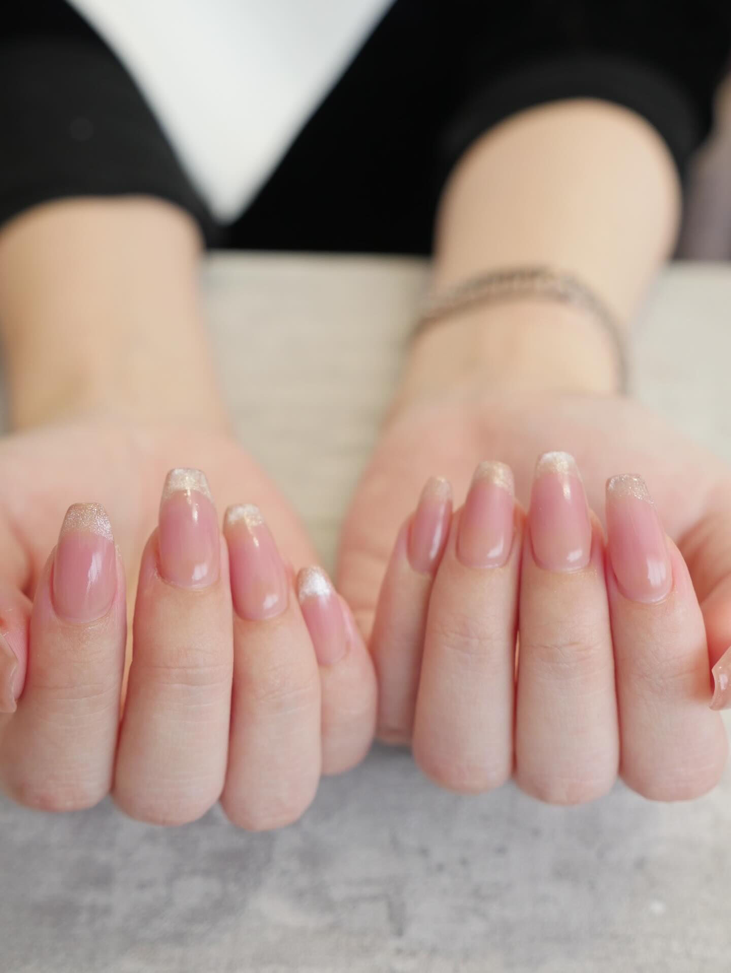 チークネイル💅先端ラメ✨で華やかに🥰ネイルサロン【アンドユー