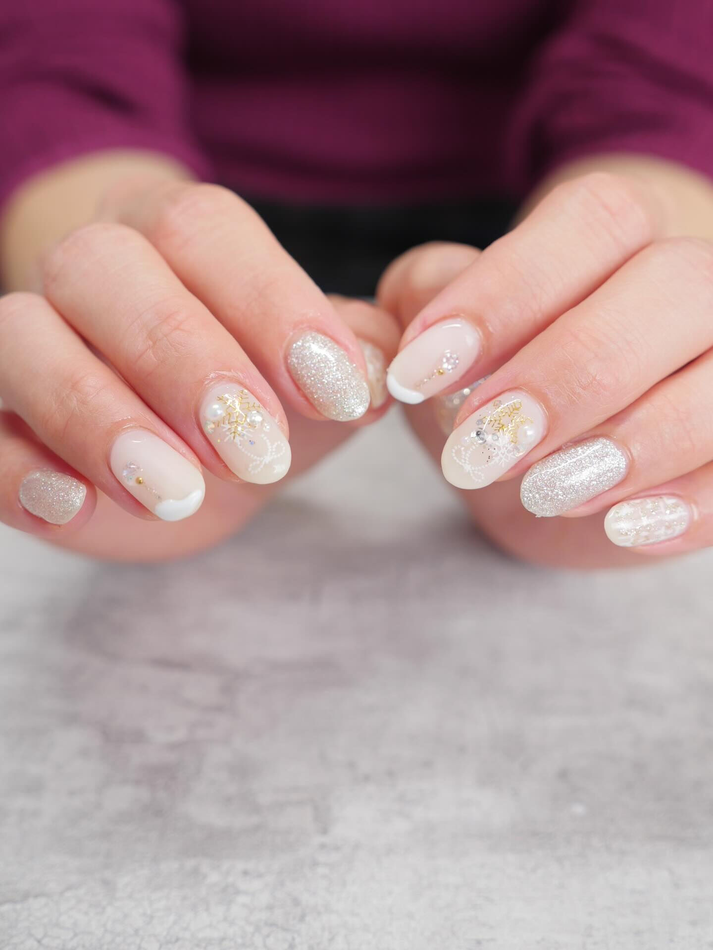 冬のデザイン✨💅ホワイトとゴールドで冬服にもとっても相性◎🙆