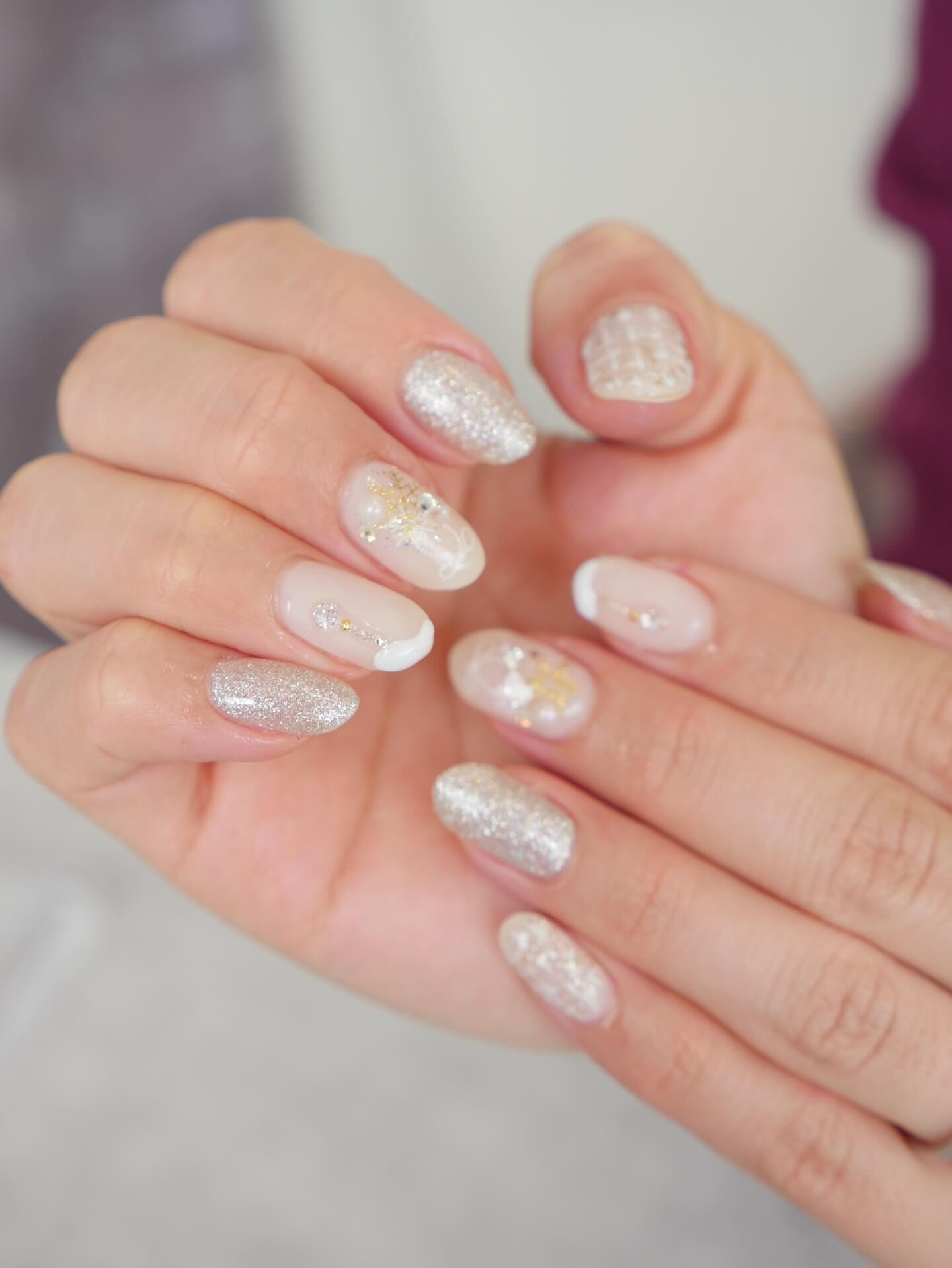 冬のデザイン✨💅ホワイトとゴールドで冬服にもとっても相性◎🙆
