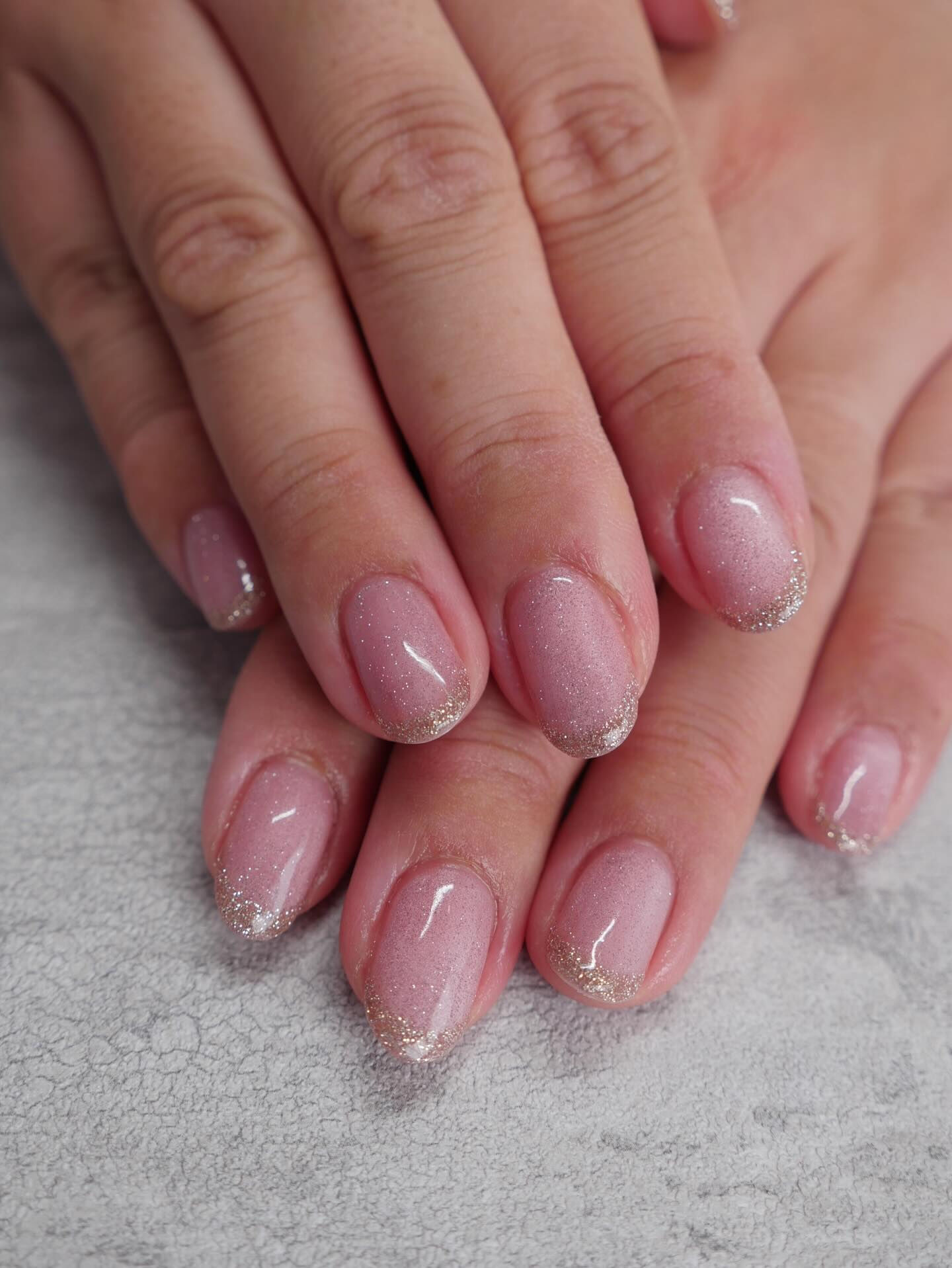 フラッシュマグ＋フレンチ✨😍💅ピンクとゴールドが王道に優勝🏆