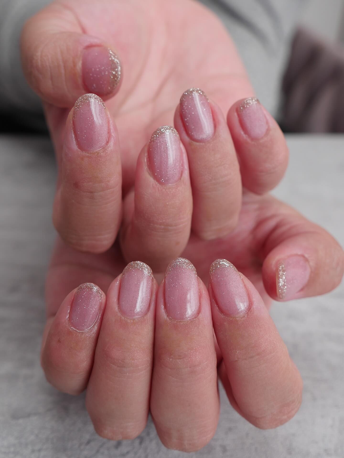 フラッシュマグ＋フレンチ✨😍💅ピンクとゴールドが王道に優勝🏆