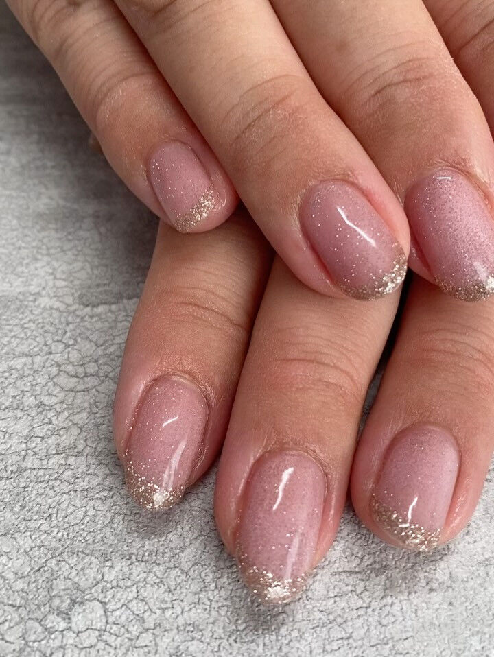 フラッシュマグ＋フレンチ✨😍💅ピンクとゴールドが王道に優勝🏆