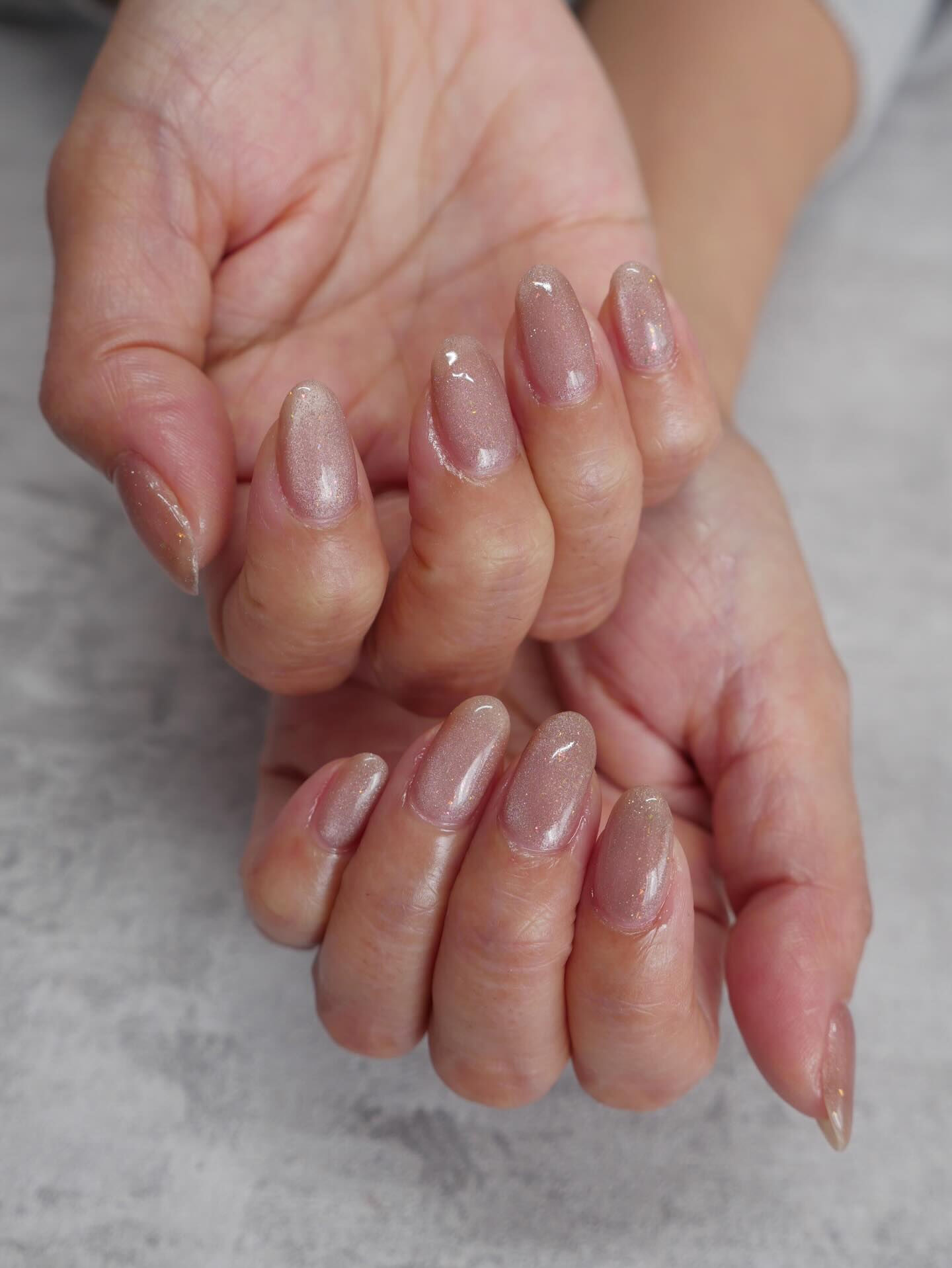 ベージュマグネット✨😍💅1度塗り、2度塗りで印象が変わるので
