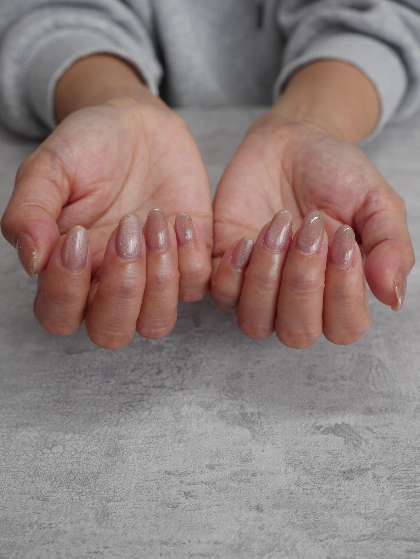ベージュマグネット✨😍💅1度塗り、2度塗りで印象が変わるので
