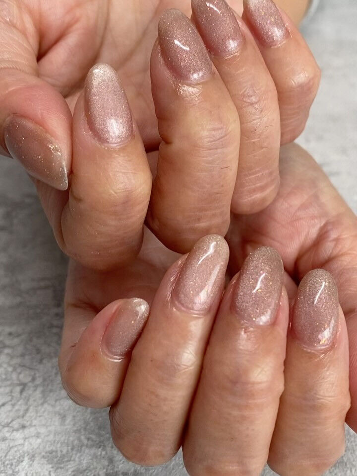 ベージュマグネット✨😍💅1度塗り、2度塗りで印象が変わるので